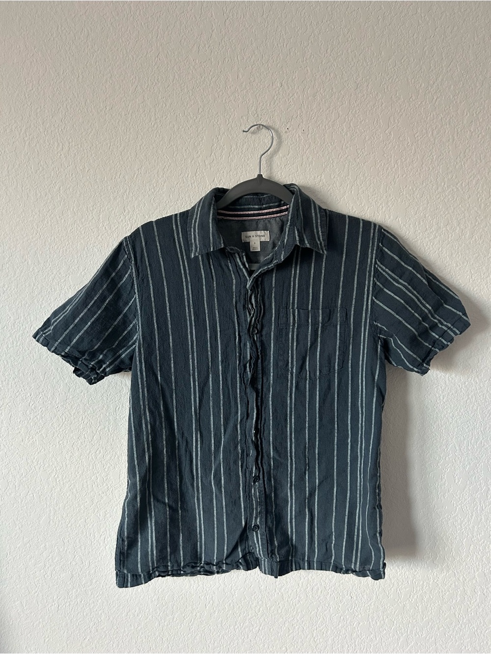 Sun + Stone Men’s Small Black White Vertical Stripe Short Sleeve Button Up Shirt